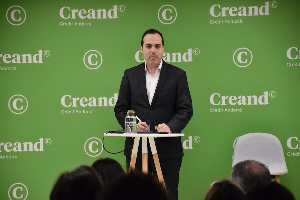 Eduard Calvo explora les noves estratègies de compra en línia a través del cas ‘Fashiop’